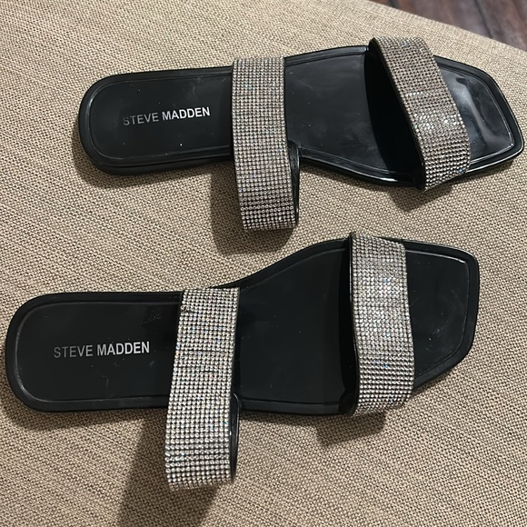 Steve Madden blingy flat sandals, in great condition! - Picture 6 of 7